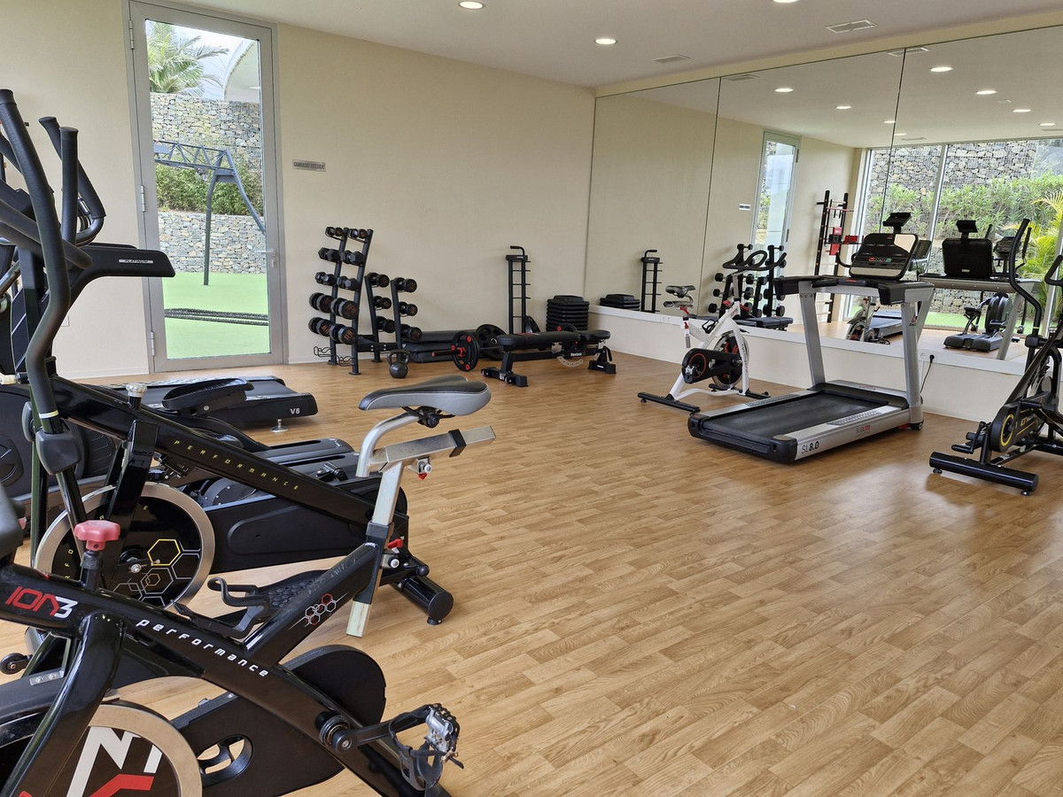 3 Bed Apartment for sale in Estepona Costa Del Sol, Málaga, Spain
