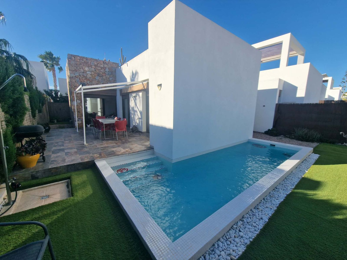 Se vende Villa - Chalet de 2 dormitorios en Costa Blanca, Alicante, España