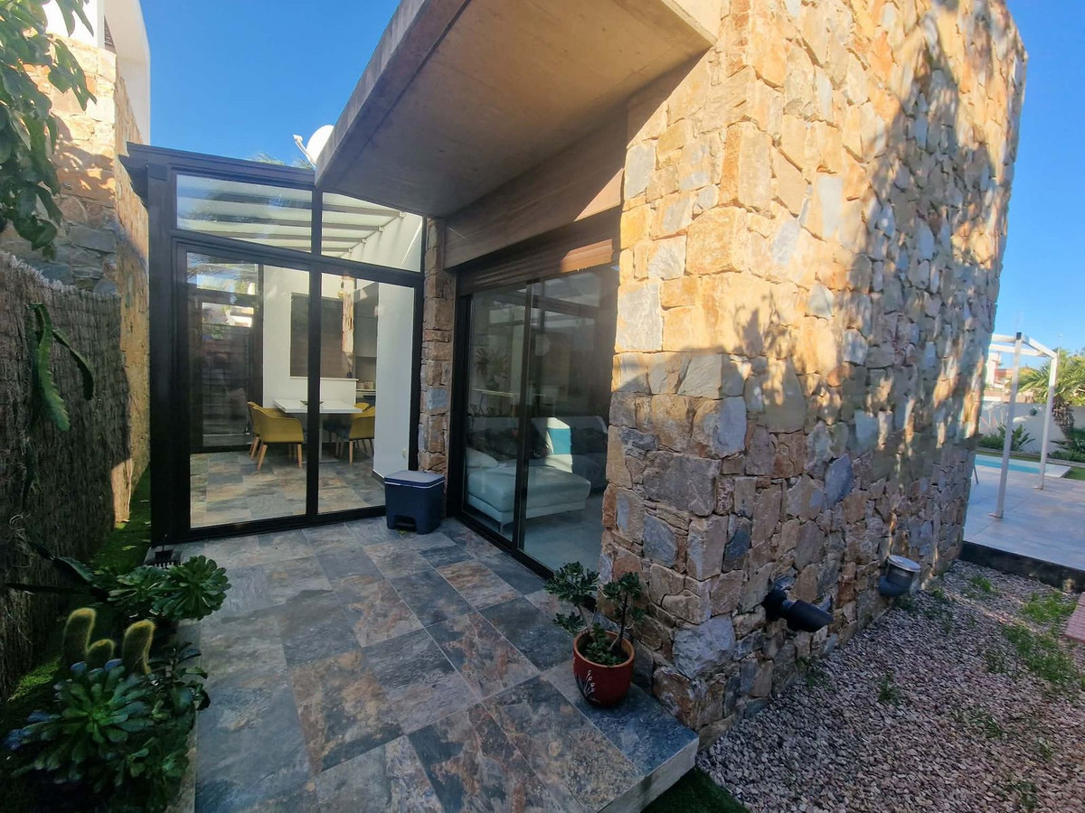 Se vende Villa - Chalet de 2 dormitorios en Costa Blanca, Alicante, España