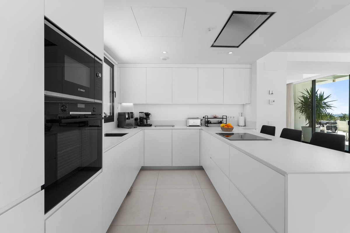 3 Bed Apartment for sale in Fuengirola Costa Del Sol, Málaga, Spain