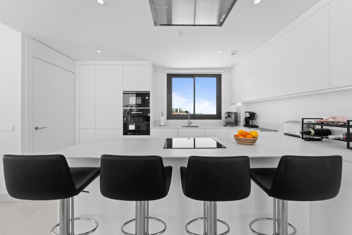 3 Bed Apartment for sale in Fuengirola Costa Del Sol, Málaga, Spain