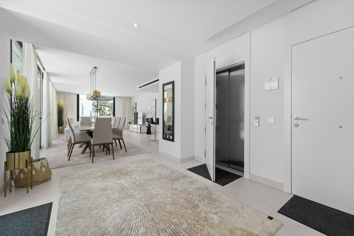 3 Bed Apartment for sale in Fuengirola Costa Del Sol, Málaga, Spain
