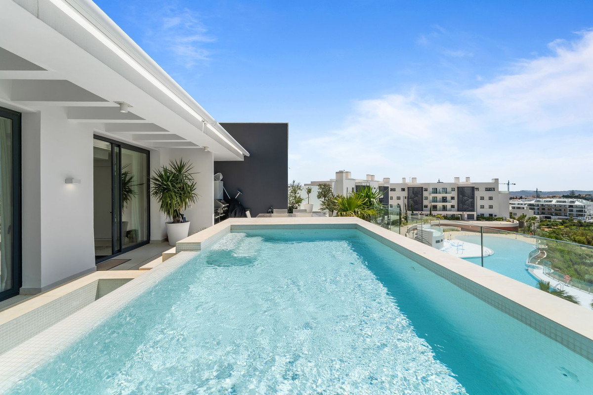 3 Bed Apartment for sale in Fuengirola Costa Del Sol, Málaga, Spain