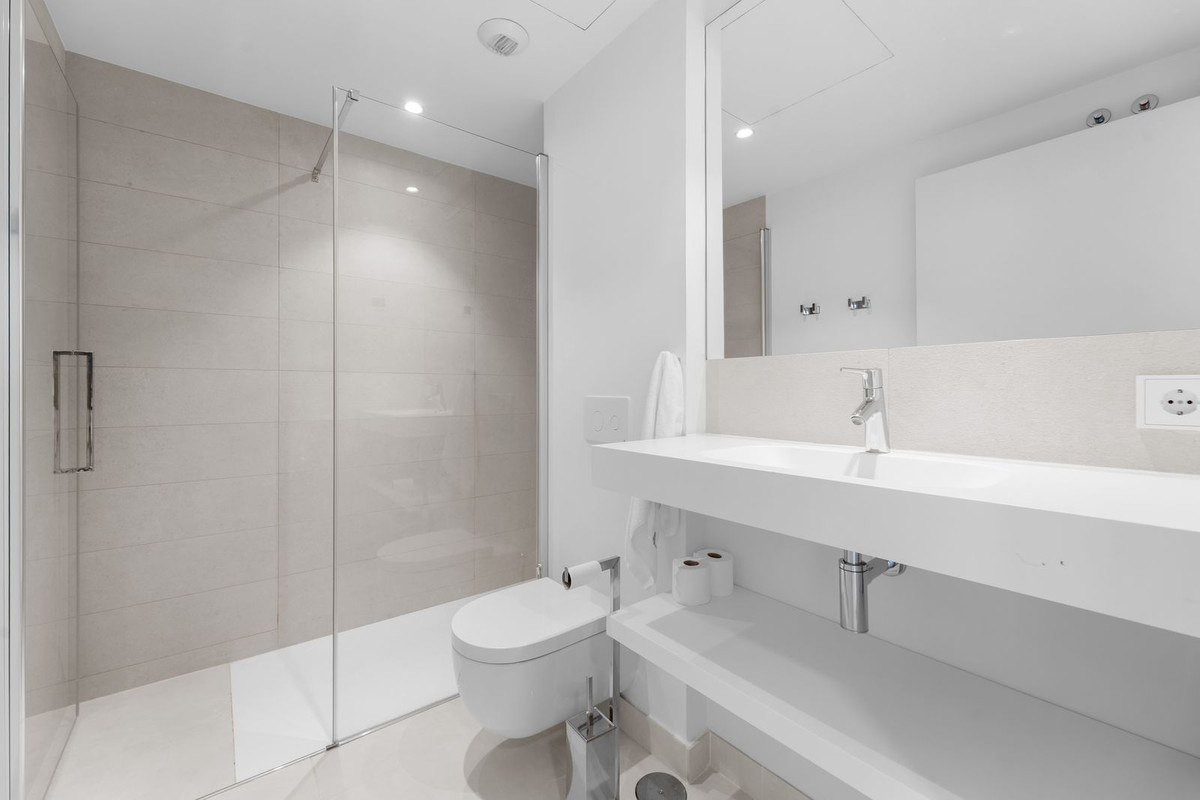 3 Bed Apartment for sale in Fuengirola Costa Del Sol, Málaga, Spain
