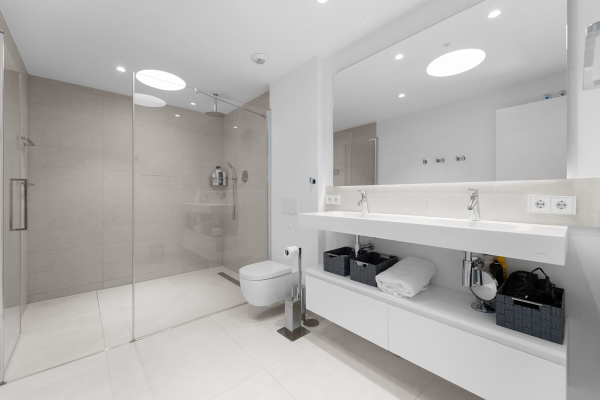 3 Bed Apartment for sale in Fuengirola Costa Del Sol, Málaga, Spain
