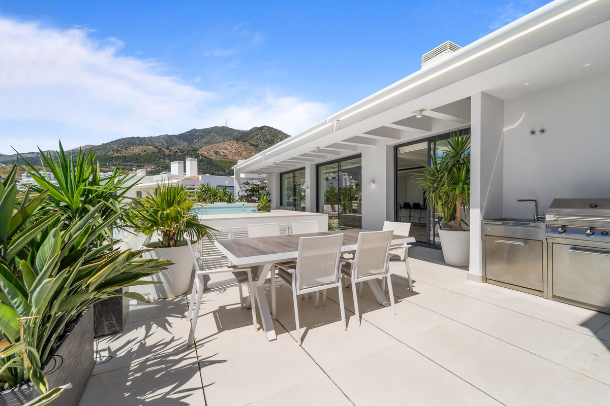 3 Bed Apartment for sale in Fuengirola Costa Del Sol, Málaga, Spain