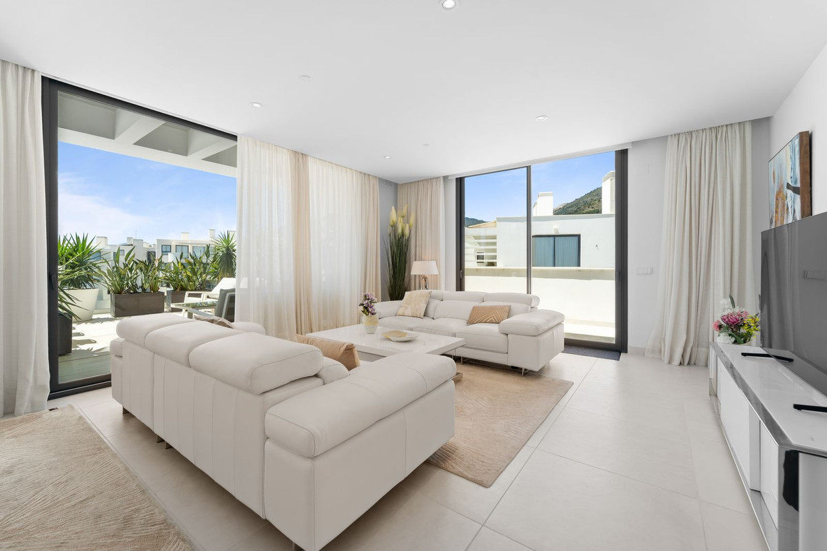 3 Bed Apartment for sale in Fuengirola Costa Del Sol, Málaga, Spain