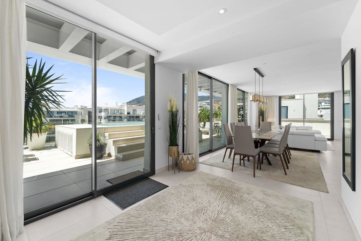 3 Bed Apartment for sale in Fuengirola Costa Del Sol, Málaga, Spain