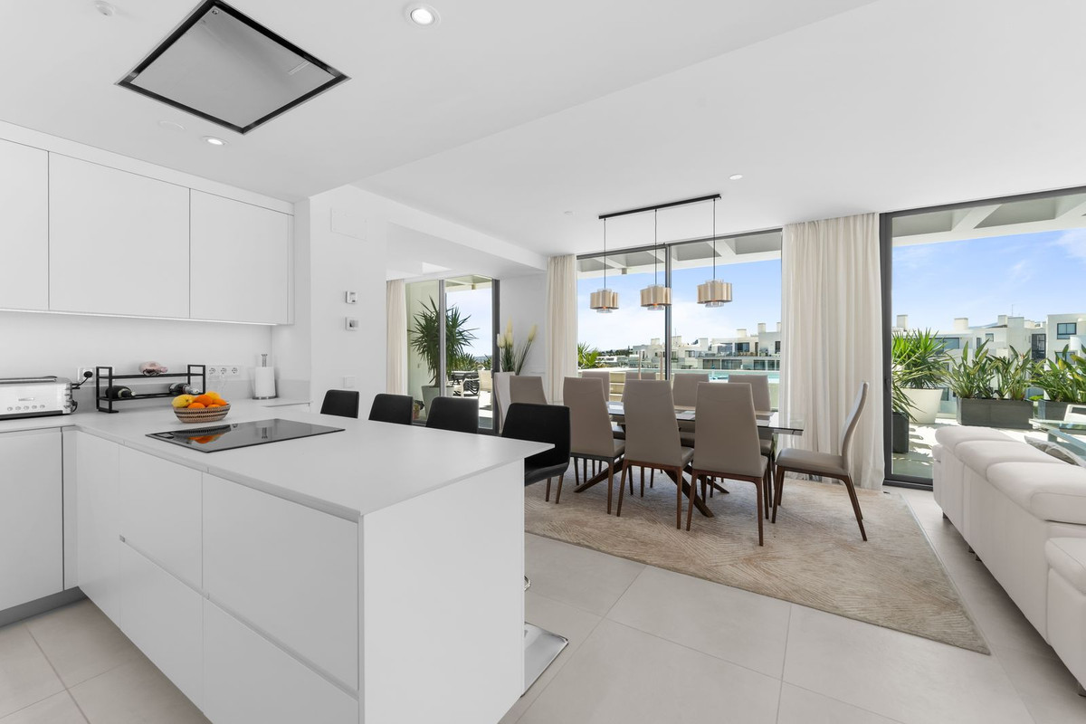 3 Bed Apartment for sale in Fuengirola Costa Del Sol, Málaga, Spain