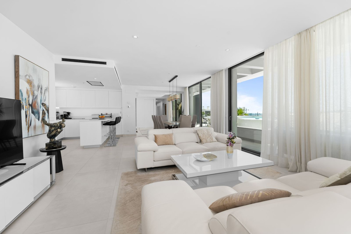 3 Bed Apartment for sale in Fuengirola Costa Del Sol, Málaga, Spain