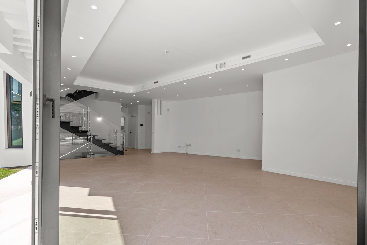 4 Bed Townhouse for sale in Atalaya Costa Del Sol, Málaga, Spain