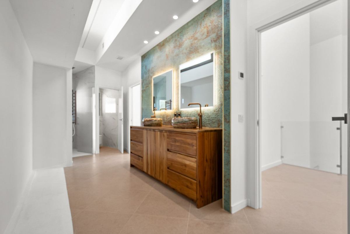 4 Bed Townhouse for sale in Atalaya Costa Del Sol, Málaga, Spain