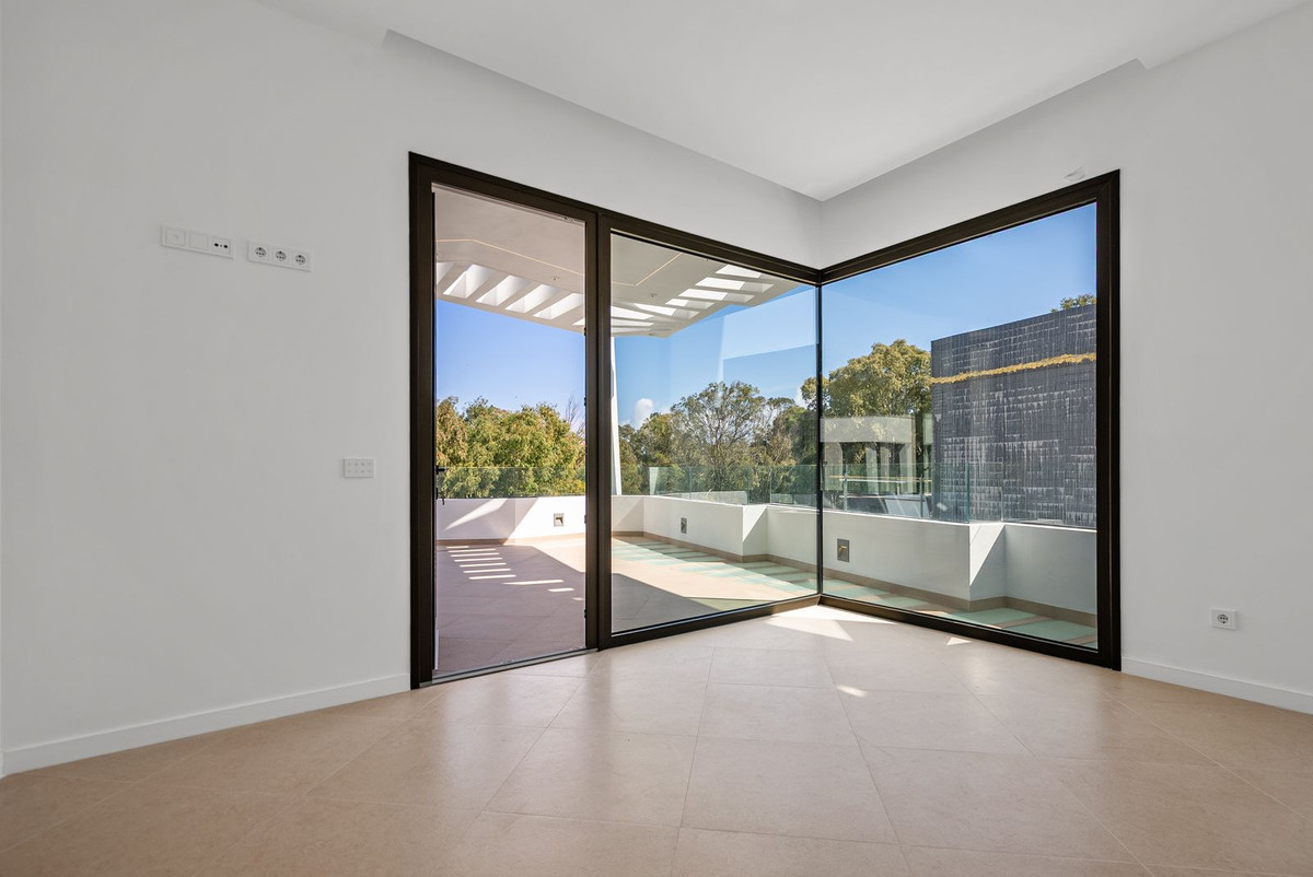 4 Bed Townhouse for sale in Atalaya Costa Del Sol, Málaga, Spain