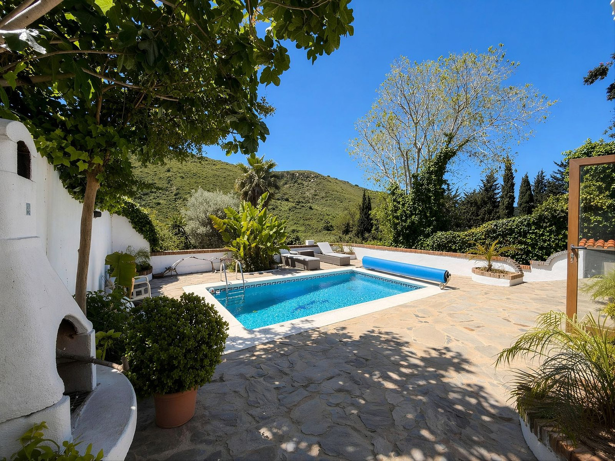 Se vende Finca - Cortijo de 3 dormitorios en Costa Del Sol, Málaga, España