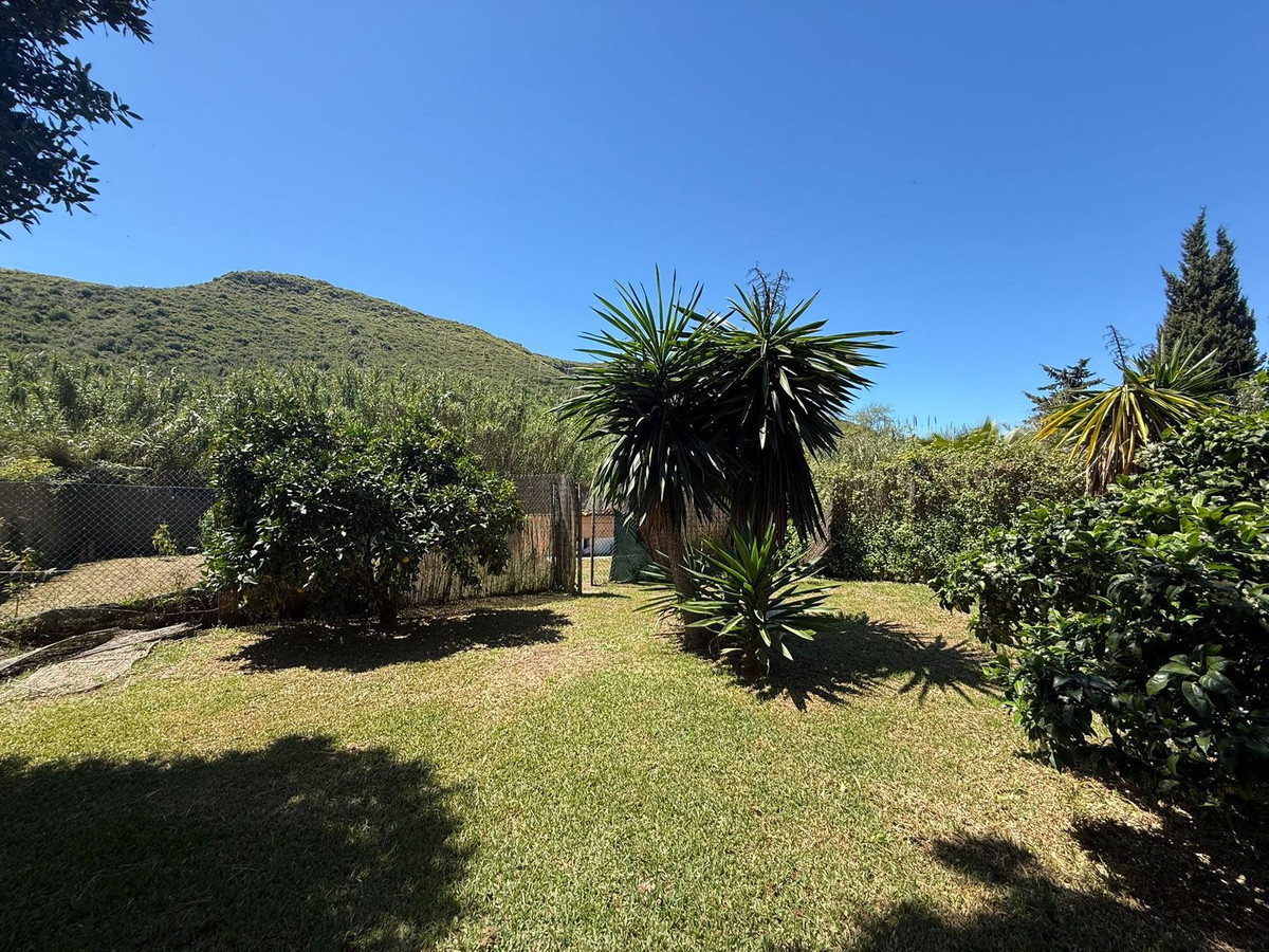 Se vende Finca - Cortijo de 3 dormitorios en Costa Del Sol, Málaga, España