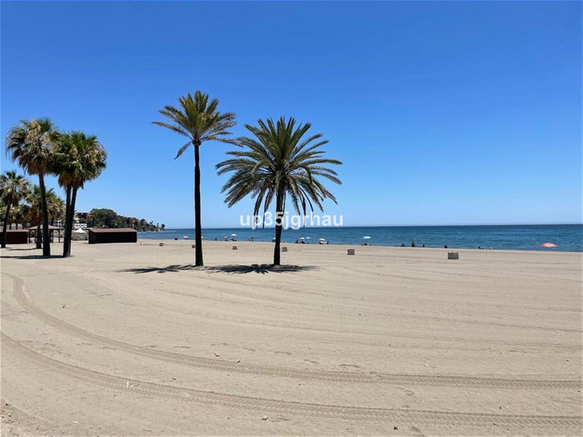 2 Bed Apartment for sale in Estepona Costa Del Sol, Málaga, Spain