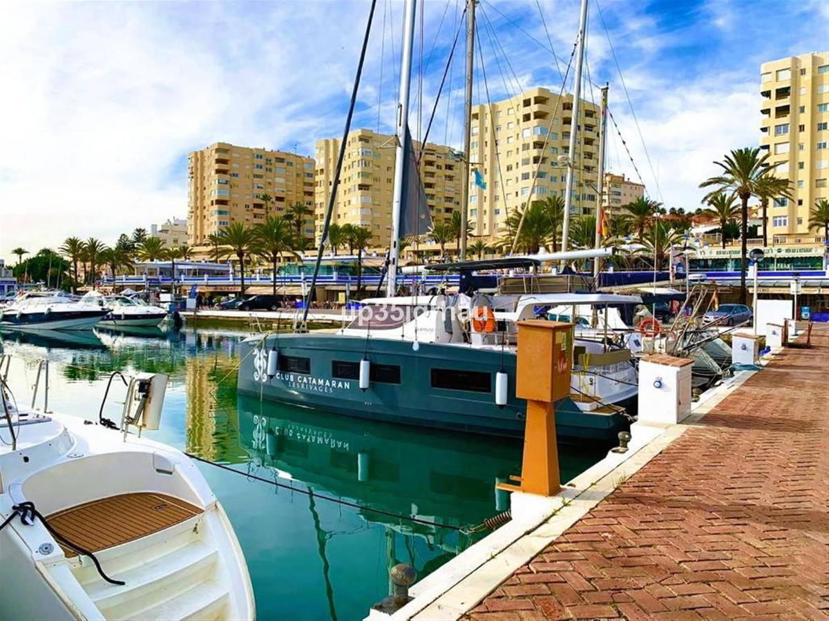 2 Bed Apartment for sale in Estepona Costa Del Sol, Málaga, Spain
