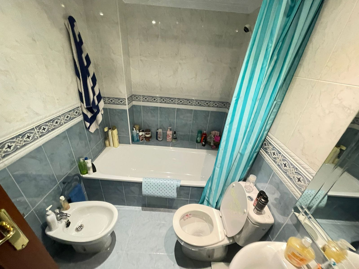 Se vende Apartamento en Planta Última de 3 dormitorios en Costa Del Sol, Málaga, España