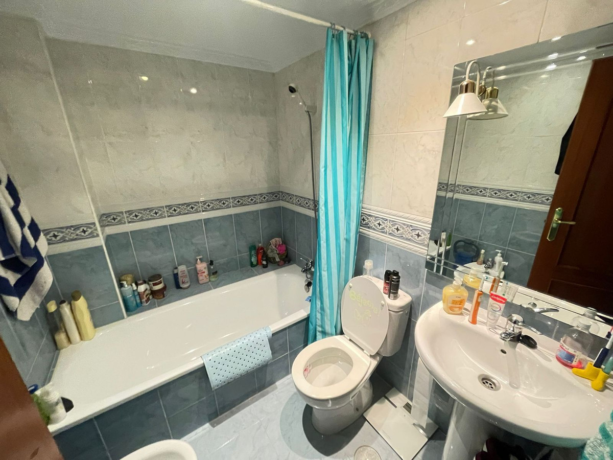Se vende Apartamento en Planta Última de 3 dormitorios en Costa Del Sol, Málaga, España