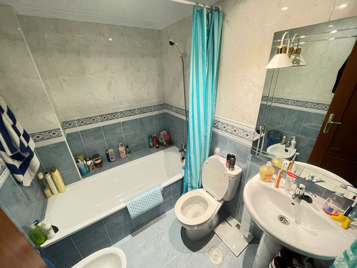 Se vende Apartamento en Planta Última de 3 dormitorios en Costa Del Sol, Málaga, España