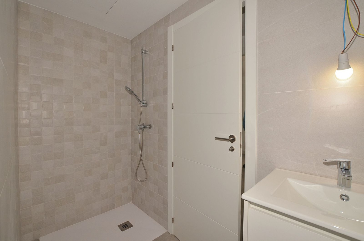 Se vende Apartamento Planta Media de 2 dormitorios en Costa Del Sol, Málaga, España