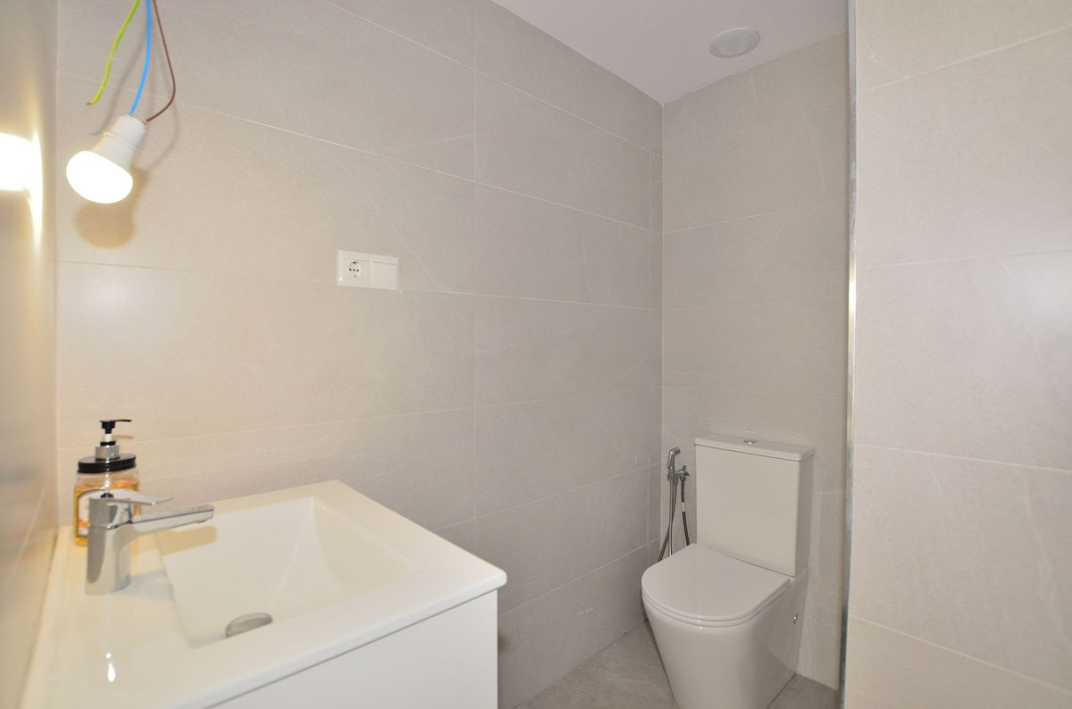 Se vende Apartamento Planta Media de 2 dormitorios en Costa Del Sol, Málaga, España