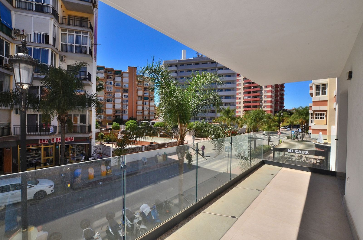 Se vende Apartamento Planta Media de 2 dormitorios en Costa Del Sol, Málaga, España
