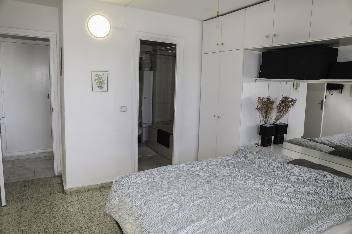 4 Bed Apartment for sale in Los Boliches Costa Del Sol, Málaga, Spain
