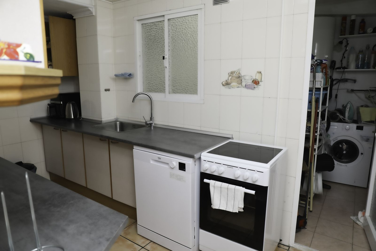 4 Bed Apartment for sale in Los Boliches Costa Del Sol, Málaga, Spain