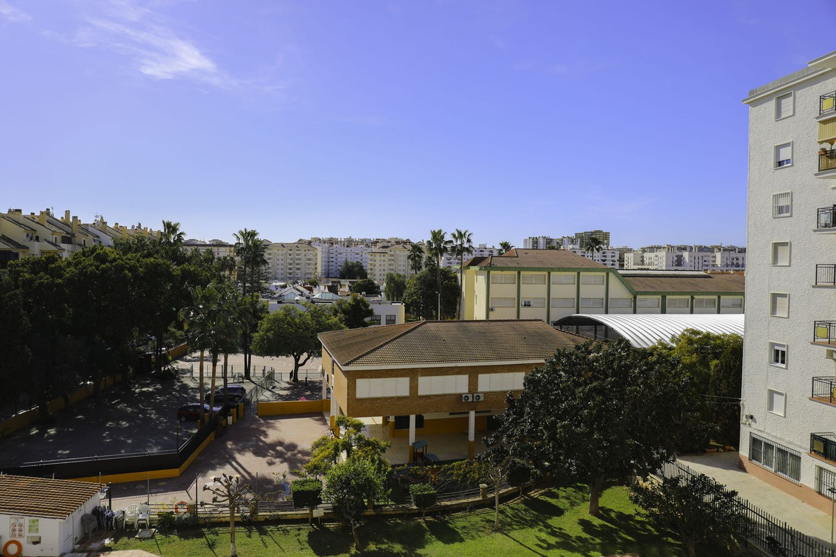 4 Bed Apartment for sale in Los Boliches Costa Del Sol, Málaga, Spain