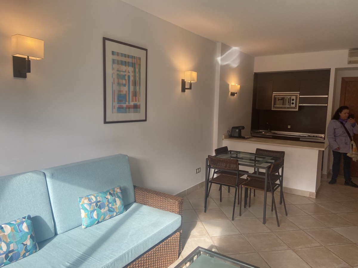 Se vende Apartamento Planta Media de 2 dormitorios en Costa Del Sol, Málaga, España