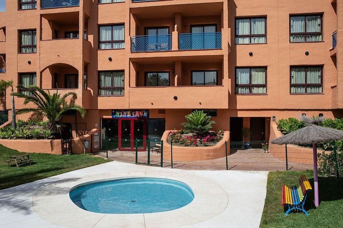 Se vende Apartamento Planta Media de 2 dormitorios en Costa Del Sol, Málaga, España