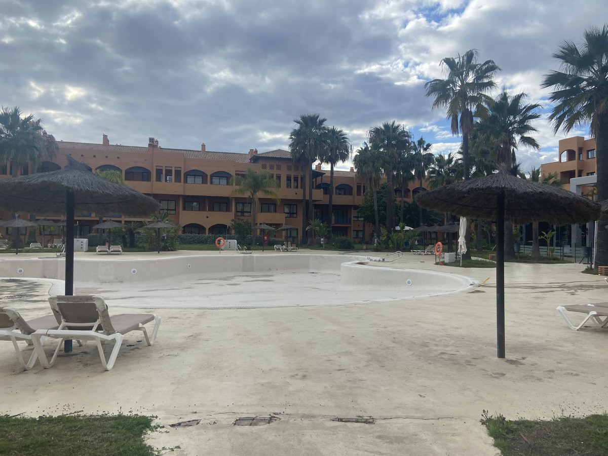 Se vende Apartamento Planta Media de 2 dormitorios en Costa Del Sol, Málaga, España