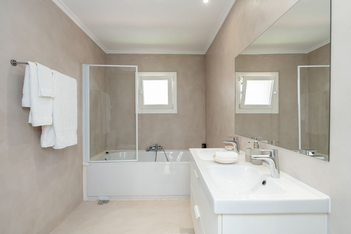5 Bed Townhouse for sale in San Pedro De Alcántara Costa Del Sol, Málaga, Spain