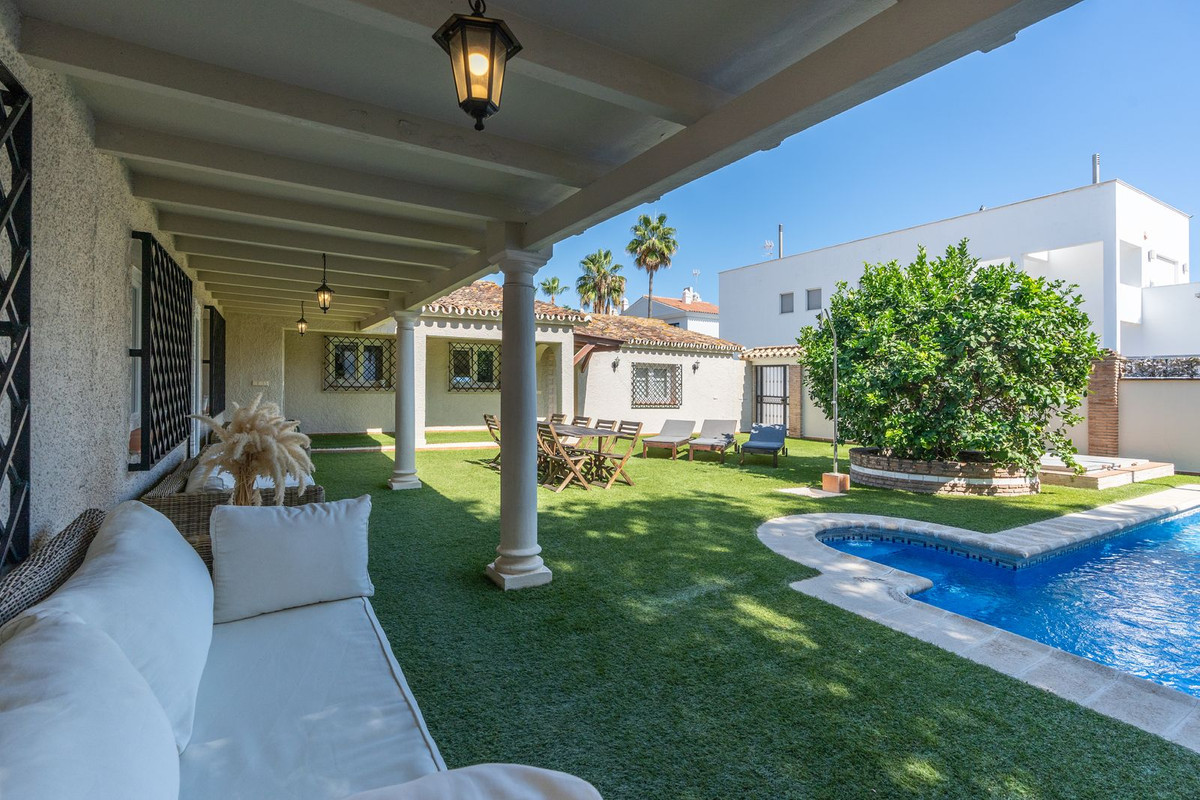 5 Bed Townhouse for sale in San Pedro De Alcántara Costa Del Sol, Málaga, Spain