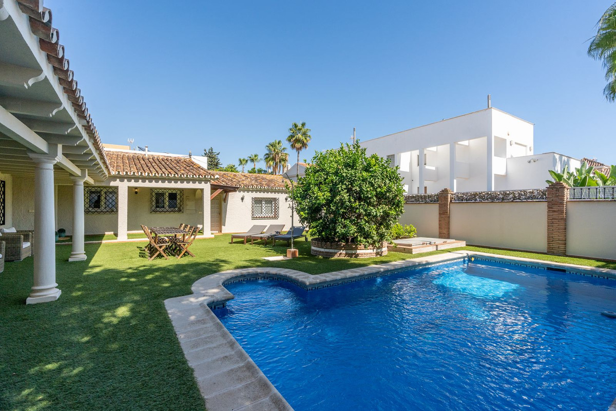 5 Bed Townhouse for sale in San Pedro De Alcántara Costa Del Sol, Málaga, Spain