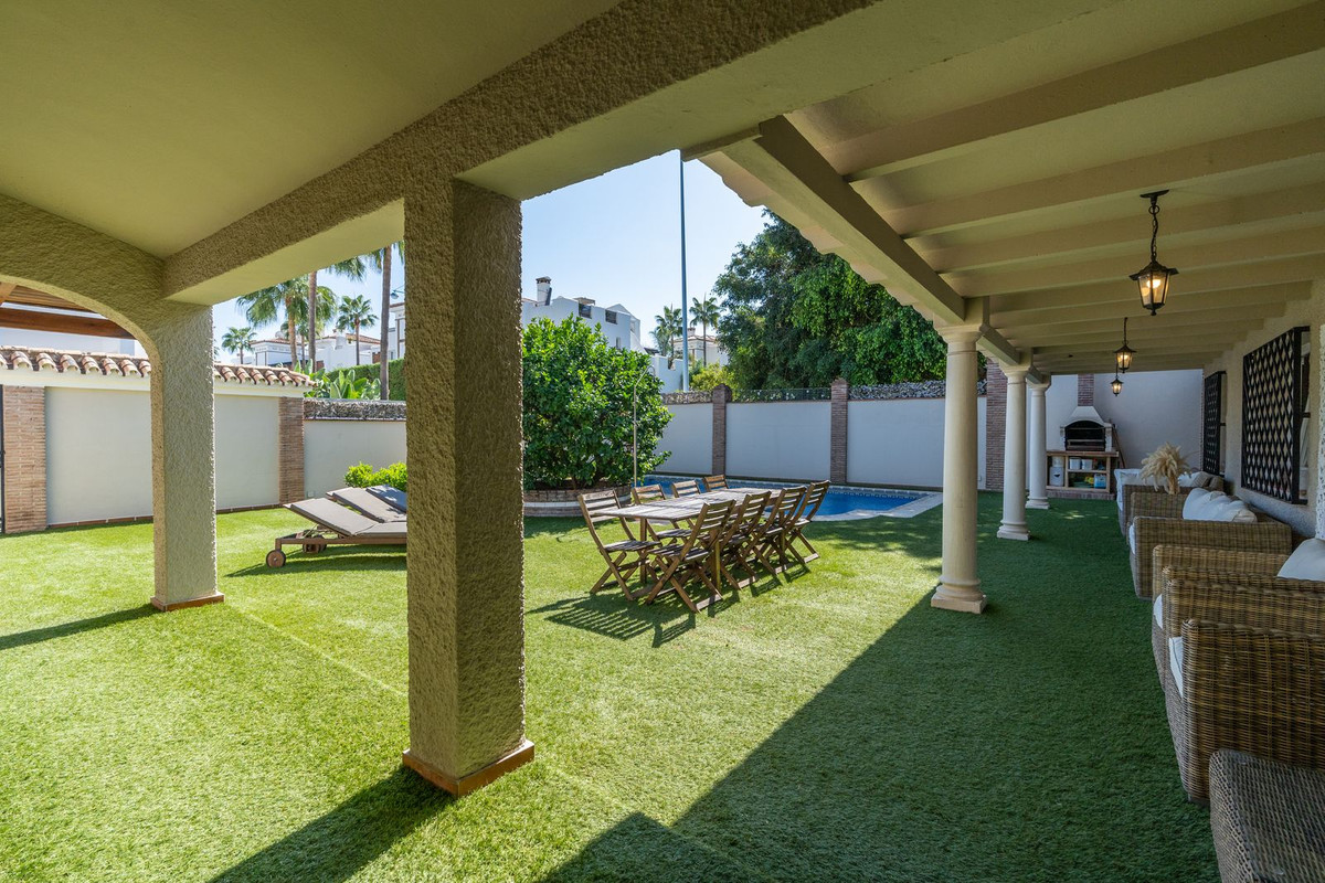 5 Bed Townhouse for sale in San Pedro De Alcántara Costa Del Sol, Málaga, Spain