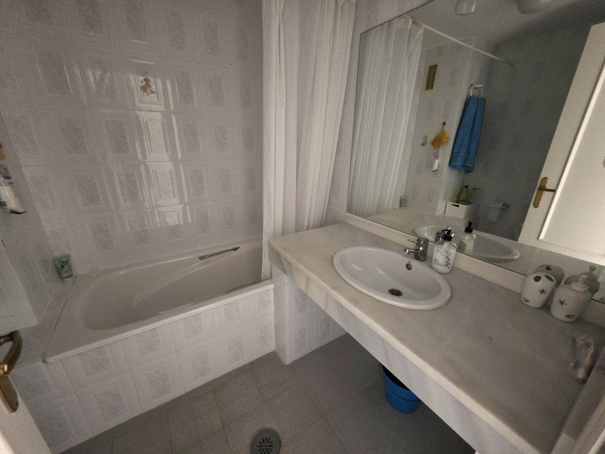 2 Bed Apartment for sale in Calahonda Costa Del Sol, Málaga, Spain