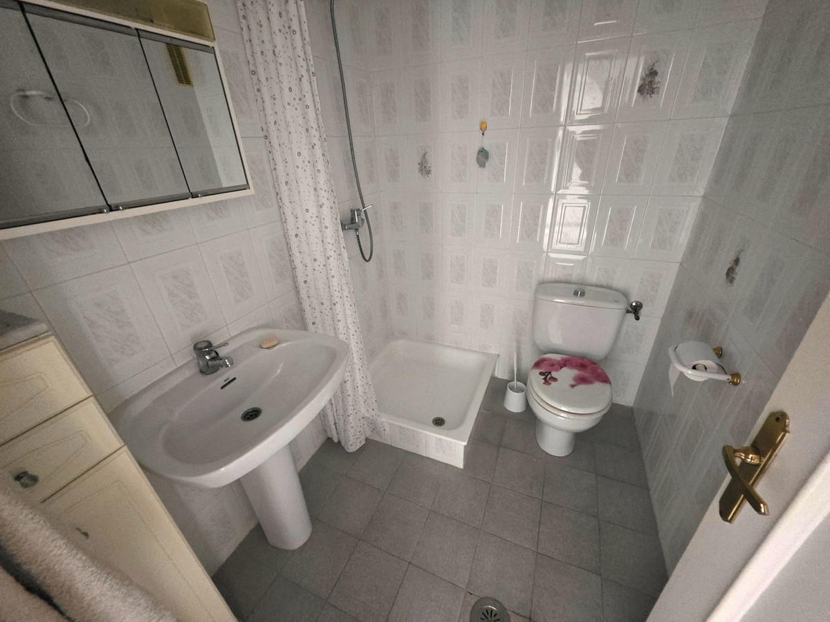 2 Bed Apartment for sale in Calahonda Costa Del Sol, Málaga, Spain