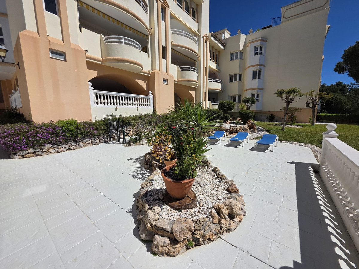 2 Bed Apartment for sale in Calahonda Costa Del Sol, Málaga, Spain