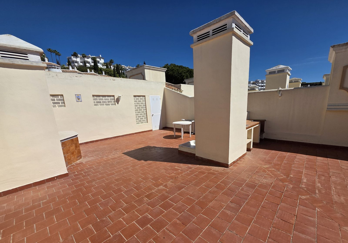 2 Bed Apartment for sale in Calahonda Costa Del Sol, Málaga, Spain