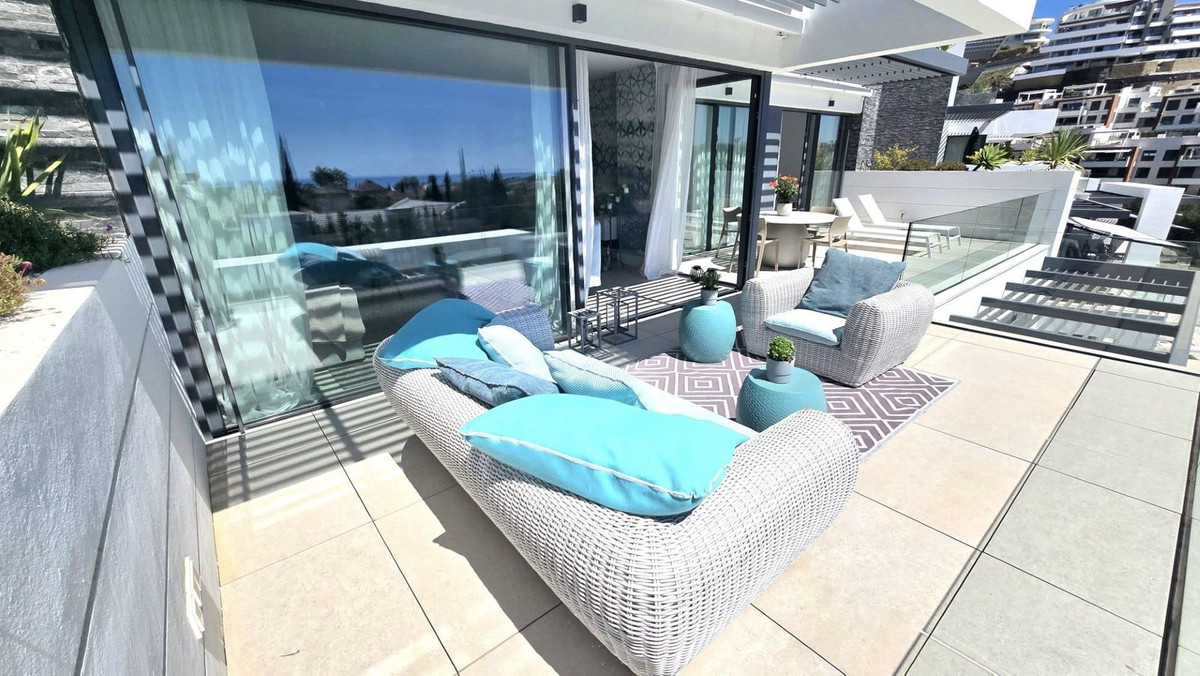 2 Bed Apartment for sale in Benahavís Costa Del Sol, Málaga, Spain