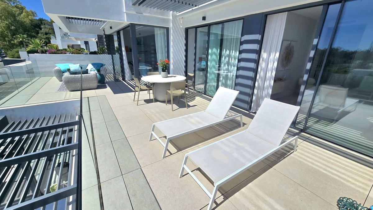 2 Bed Apartment for sale in Benahavís Costa Del Sol, Málaga, Spain