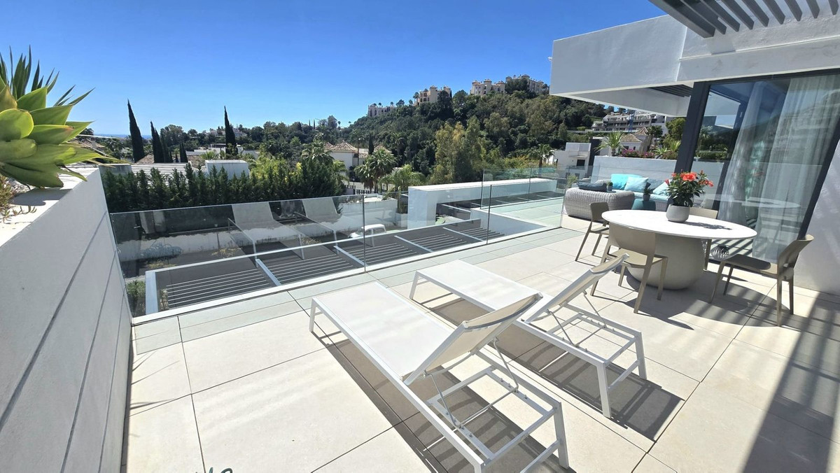 2 Bed Apartment for sale in Benahavís Costa Del Sol, Málaga, Spain