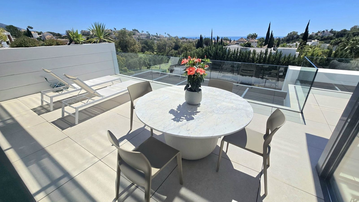 2 Bed Apartment for sale in Benahavís Costa Del Sol, Málaga, Spain