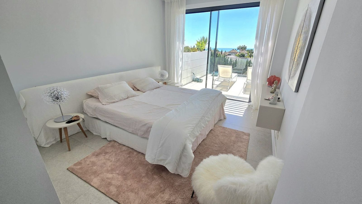 2 Bed Apartment for sale in Benahavís Costa Del Sol, Málaga, Spain