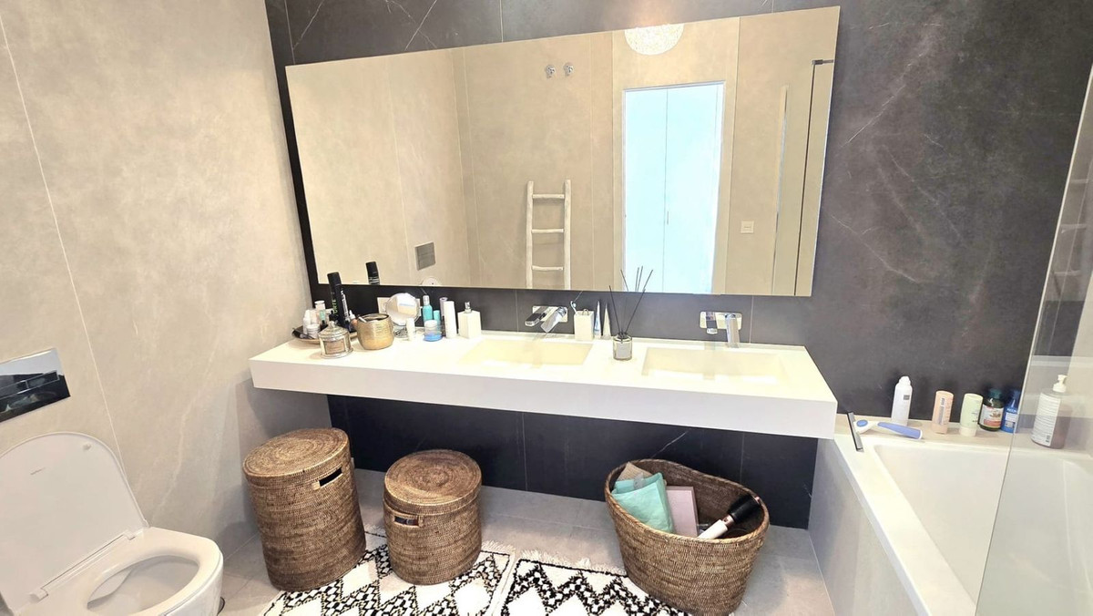 2 Bed Apartment for sale in Benahavís Costa Del Sol, Málaga, Spain