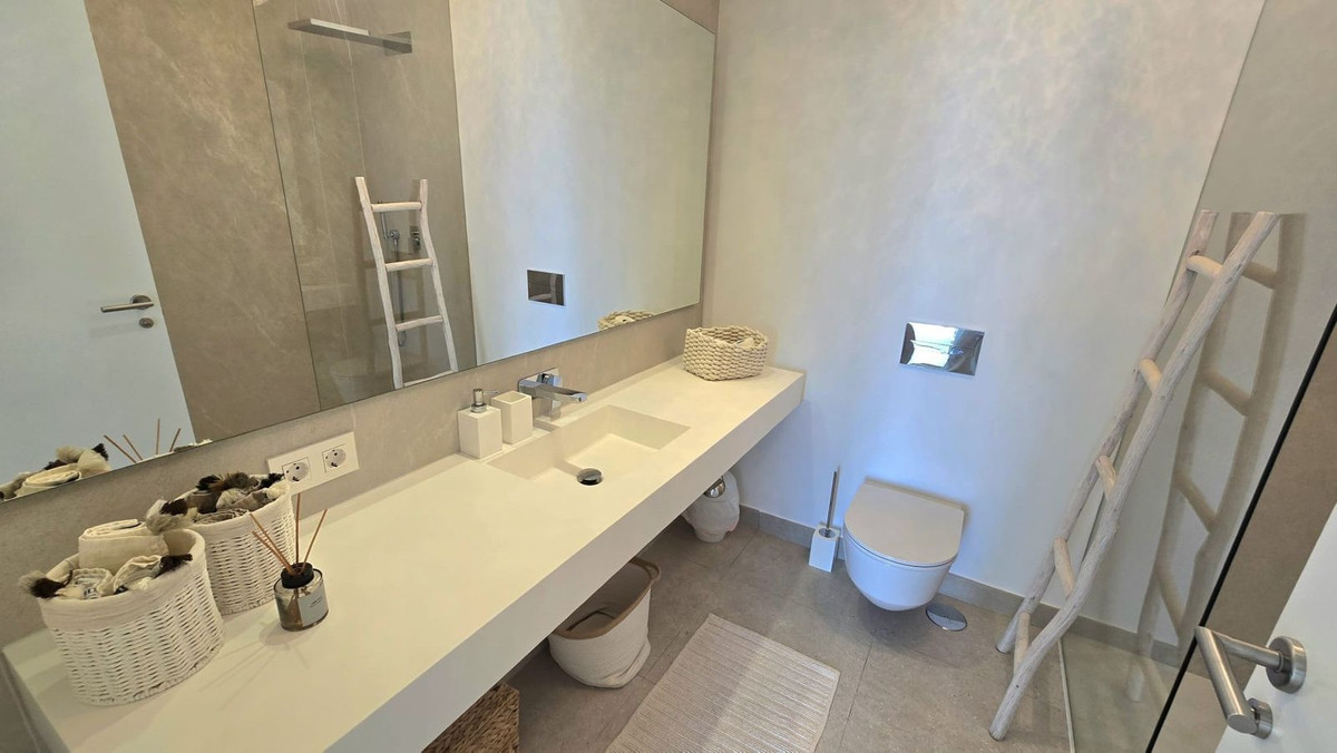 2 Bed Apartment for sale in Benahavís Costa Del Sol, Málaga, Spain