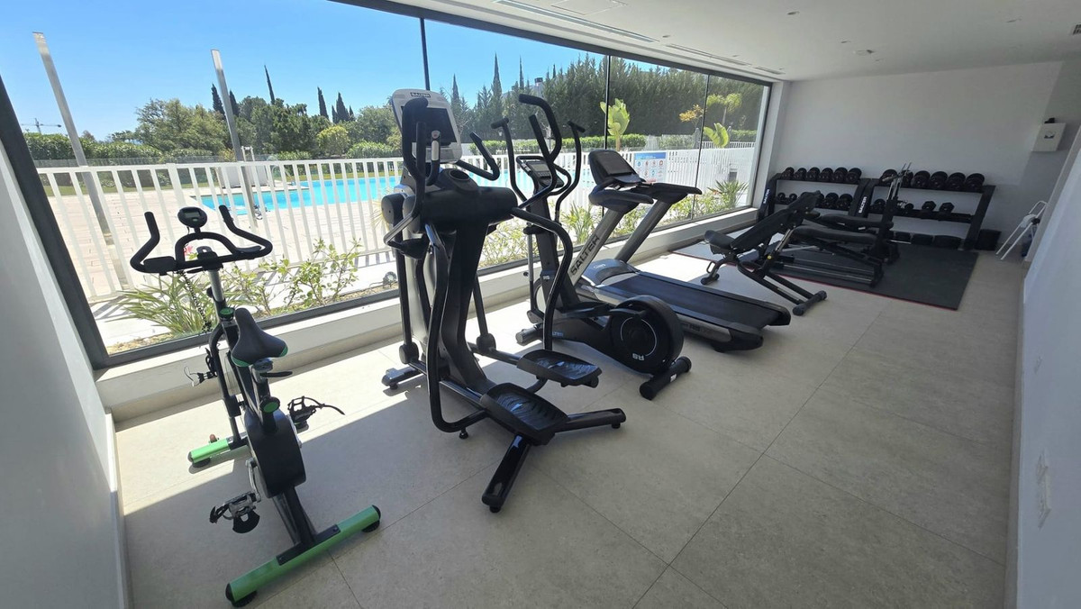 2 Bed Apartment for sale in Benahavís Costa Del Sol, Málaga, Spain