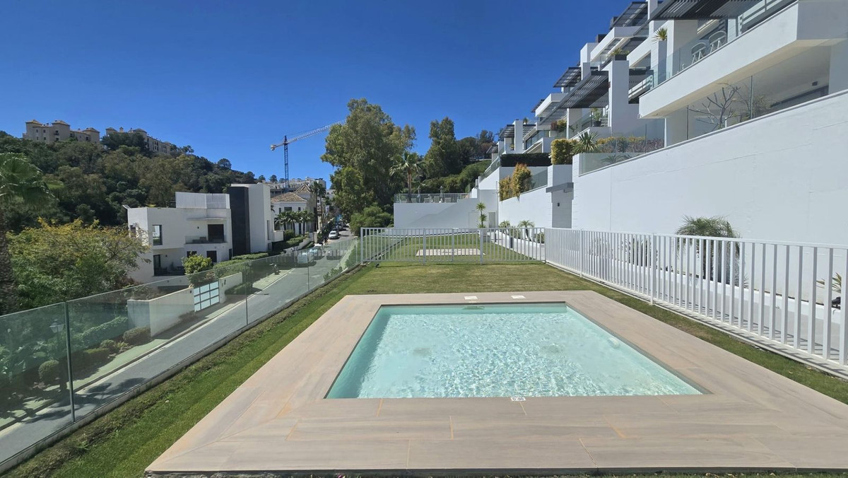 2 Bed Apartment for sale in Benahavís Costa Del Sol, Málaga, Spain